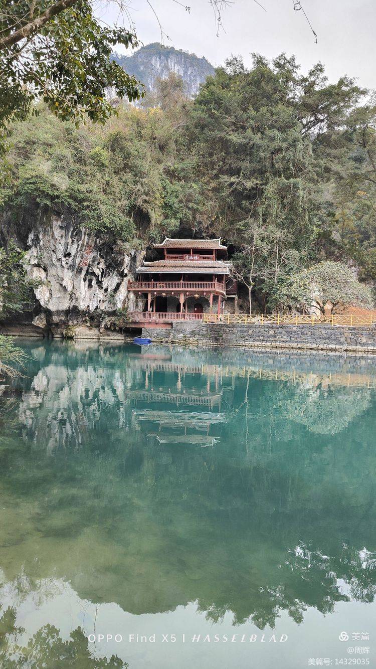 三门海生态旅游区位于广西壮族自治区西北部的凤山县三门海镇坡心村