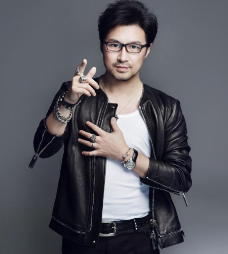 或许,爱情本就是一场没有定数的游戏,我们无法预料其中的变数和结果.
