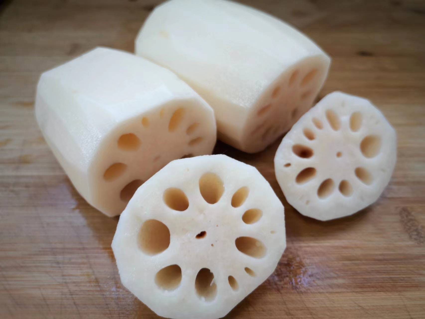 比芋头便宜,比红薯营养,尤其适合老年人,越吃越健康现在吃正好_莲藕