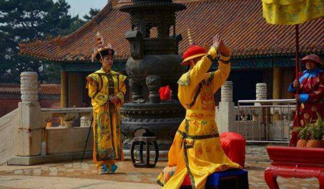 虽说古代帝王平日起都是至高无上,接受臣子们的跪拜,但如今面对孔圣人