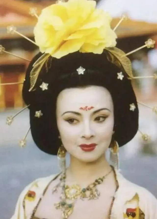 杨玉环睡觉时有一个坏毛病,很多人难以忍受,唐玄宗却十分喜欢_李瑁_儿