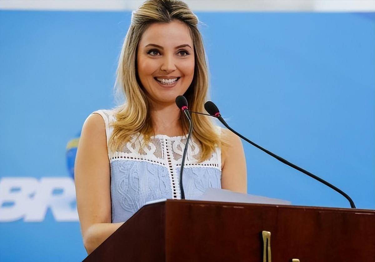 巴西前第一夫人:和伊万卡一样漂亮,给大43岁总统生子,实力坑夫_玛塞拉