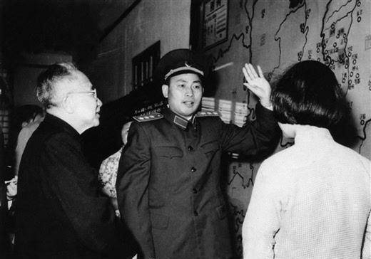 回国抗战,徒步几千里回国,差点倒在路上,被他救一命_延安_李士英_苏联