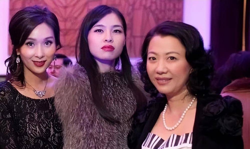 2010年,广东打工妹嫁比利时王子,成欧洲首位中国王妃,后来如何_李然