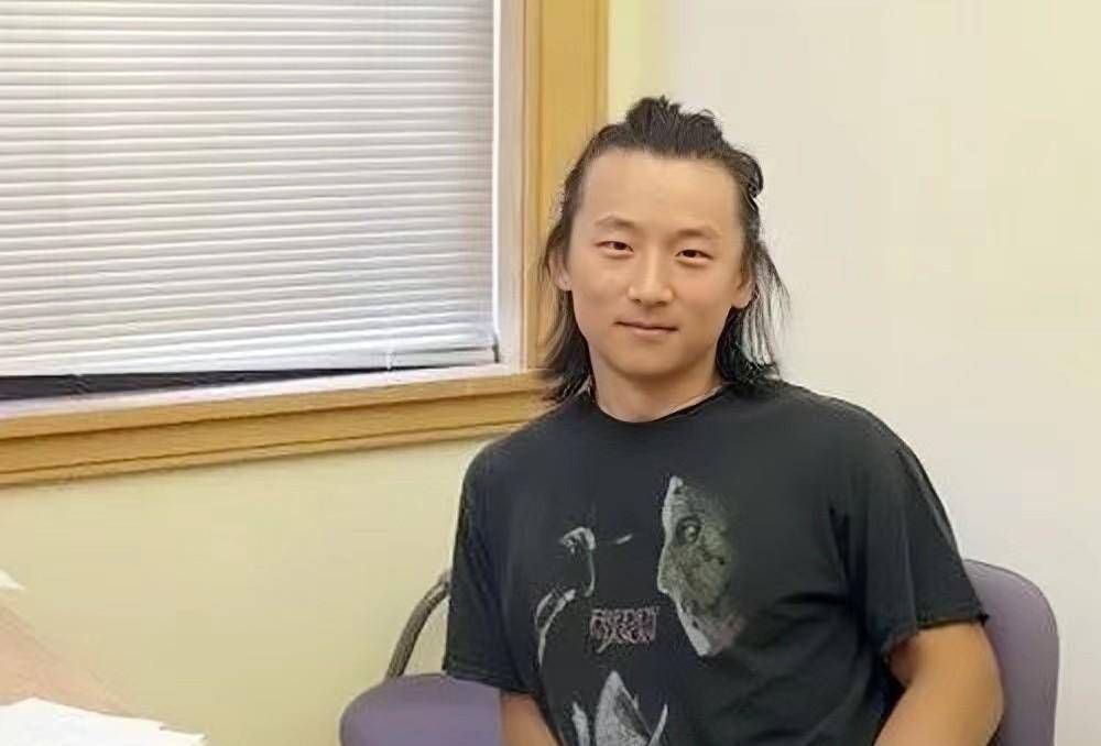 物理天才尹希公费留学,学成后不愿回国,难道中国不如国外?