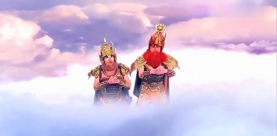 "天兵天将",多人目击现场,是形状怪异的云朵,还是海市蜃楼?