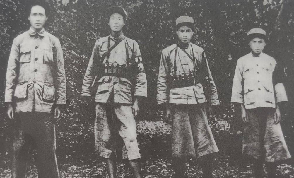 军官一般到什么级别才会配备警卫员？警卫员真的都是武林高手吗？