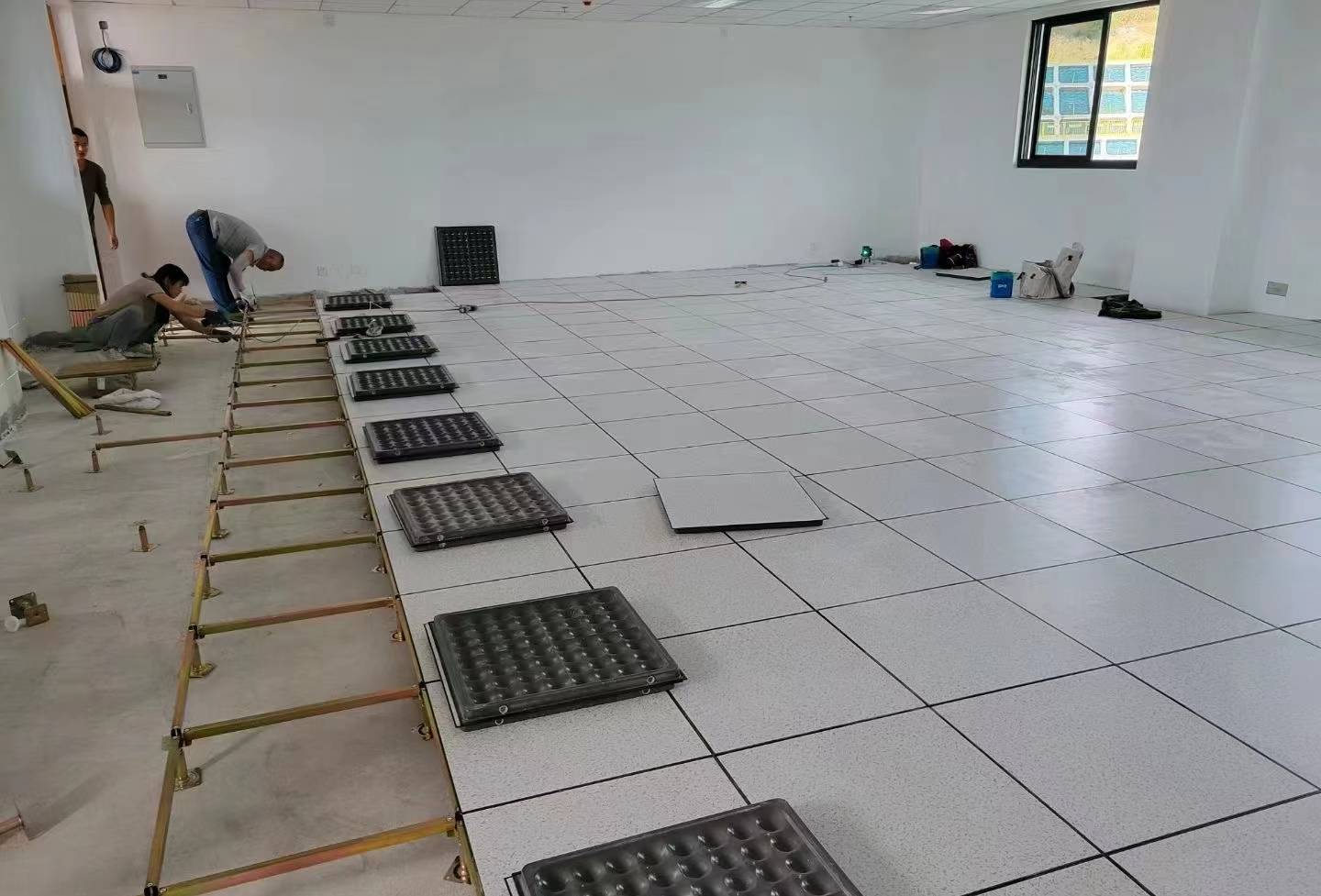 惠丰防静电:冬季的防静电地板是如何防静电的?防静电地板低温