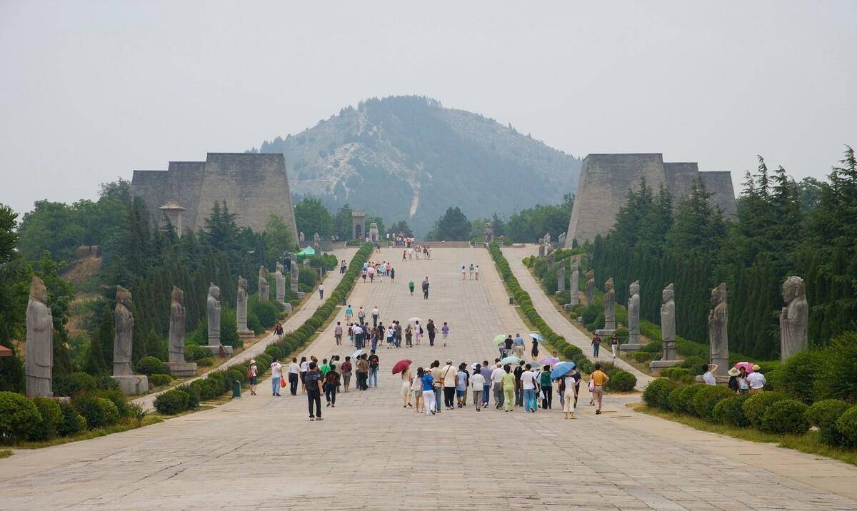 武则天墓梁山图片