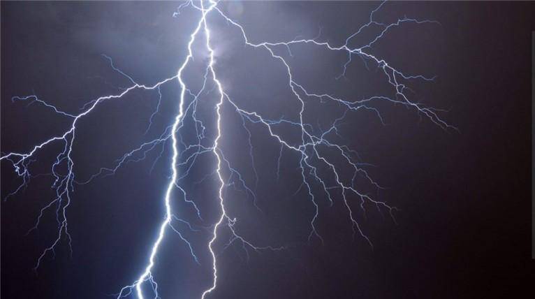 被雷电眷顾的男人:10年内被雷劈3次,去世四年后,坟墓又被雷劈_福特