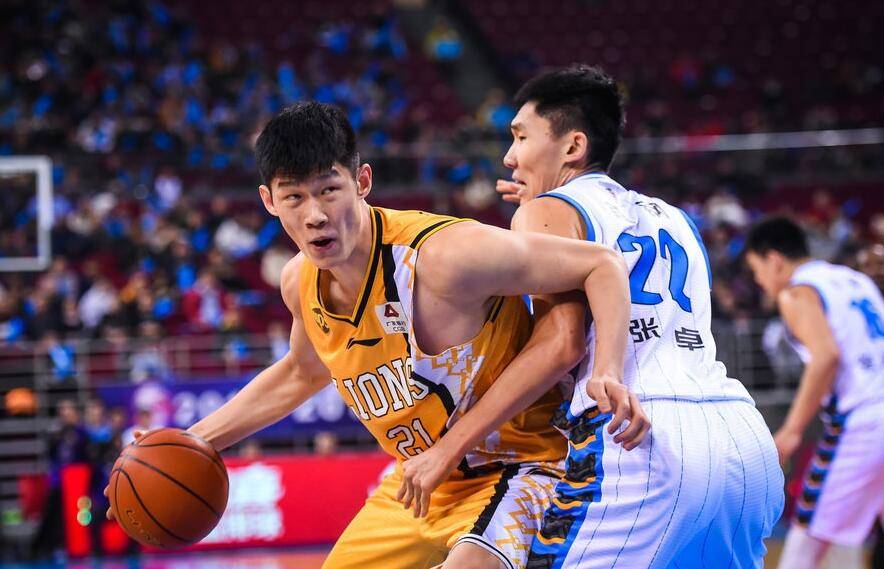 时隔两年再度登场,效力八载老臣,他是首钢的金牌"陪练"_张卓_赛季