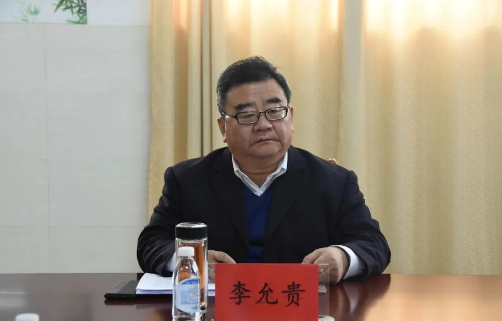 会上,张洪涛通报了专题民主生活会的准备情况,代表党委班子做对照检查