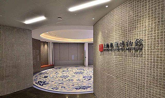 因此,在1996年他建成了中国第一座私人博物馆,即观复博物馆.