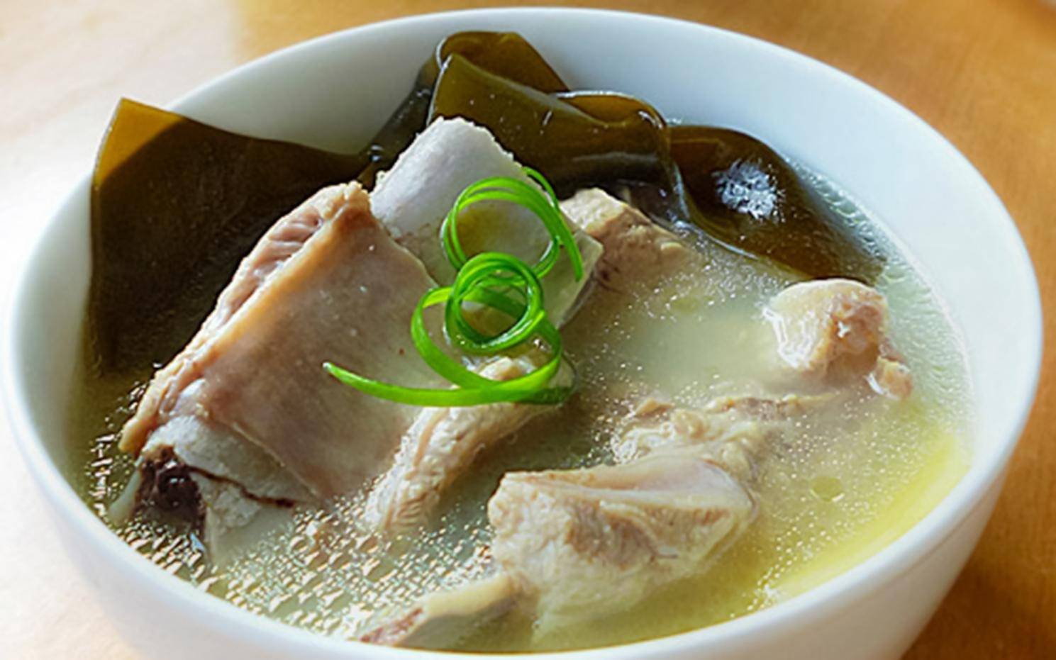 《海带排骨汤:滋养身心,滋味鲜美,让你一饮而尽,回味无穷!》