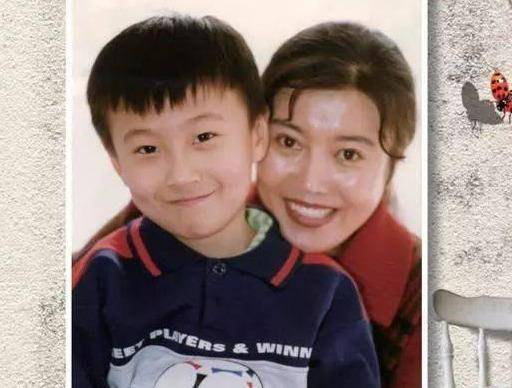 婚后,丁嘉丽生了一个儿子,那时候,她的眼里只有这个新家庭.