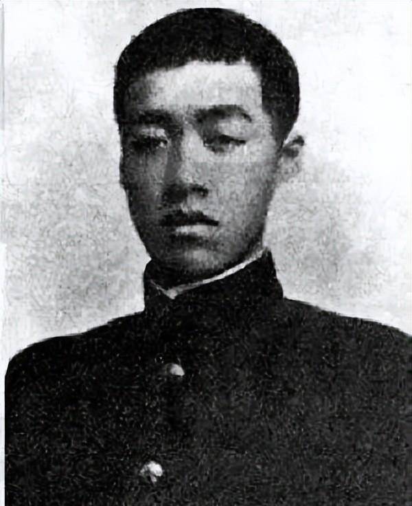 她的爸爸林长民曾任北洋政府司法总长,后因参加反对张作霖的战争,中流