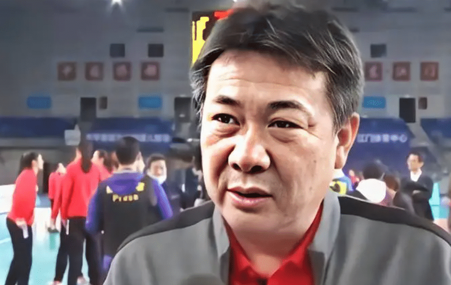 奥运预选赛将决定他去留_中国女排_主教练_销售