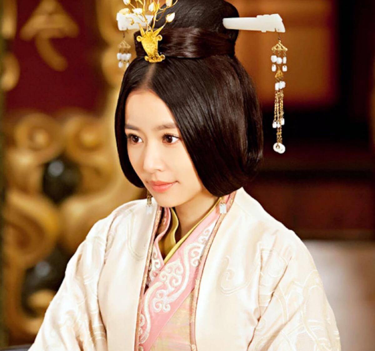 因此刘秀就将内黄公主嫁给了窦融的儿子窦穆.