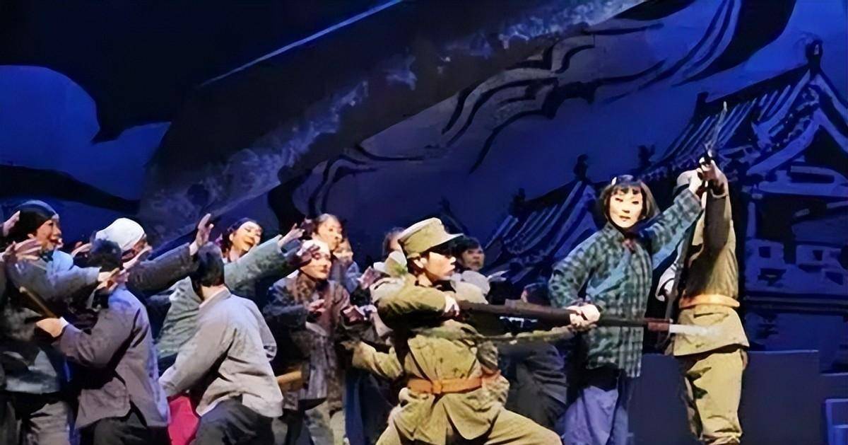 刘胡兰牺牲时,年幼的妹妹目睹全程,后选择扮演姐姐成为她的影子_刘爱