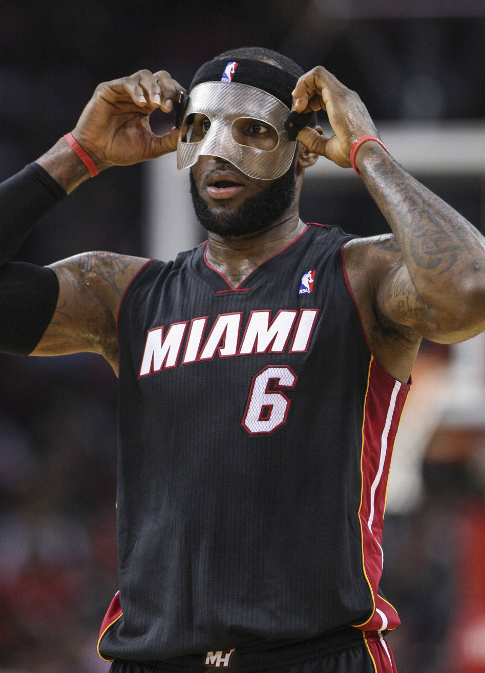 因为詹姆斯不打骂队友,所以队友敢用说脏话的方式激励他!