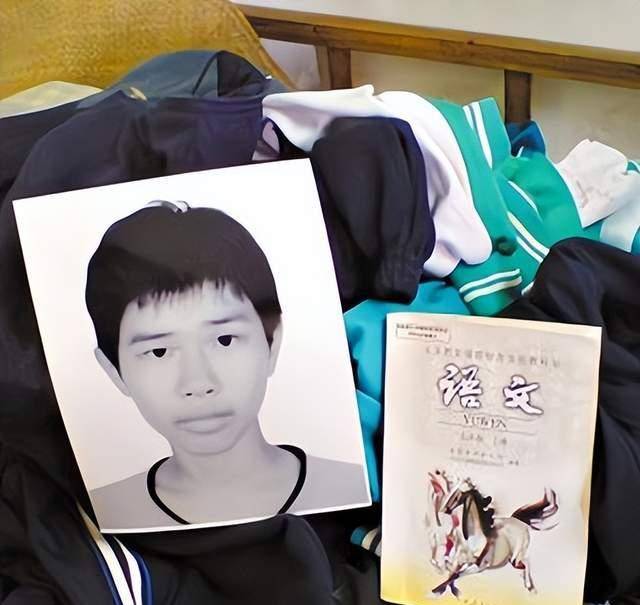 2008年,广州初中生失踪9天离奇变成骨架,校服还完好穿在身上_周小龙