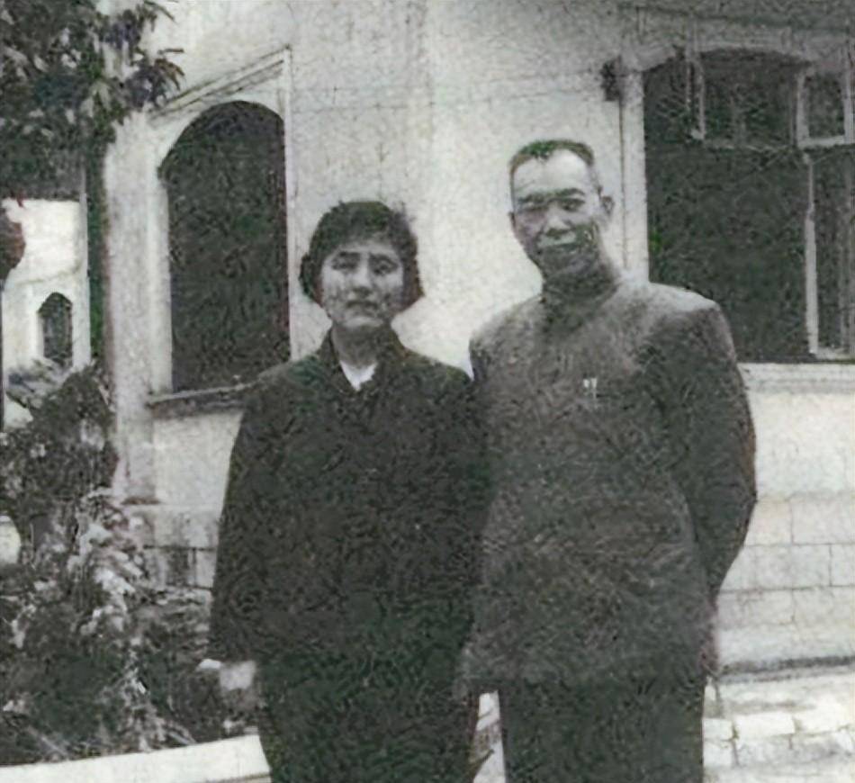 1985年梁兴初去世,妻子任桂兰提出唯一请求,中央立刻批示:同意_敌人