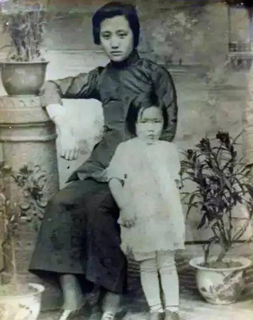 日本让董竹君在日本办锦江的分店等,竹筠严词拒绝日本人对他威胁恐吓