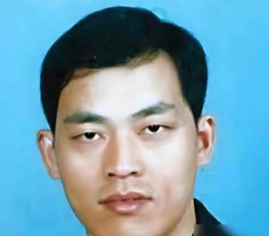 万光旭:为抓他牺牲11人,一人对战37名军警,激战2小时后被击毙_警方