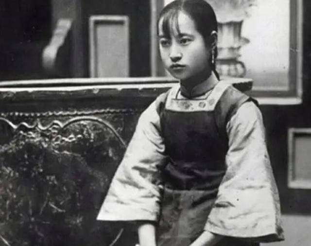 袁克文离世时,青帮弟子操办葬礼,上千名青楼女子自