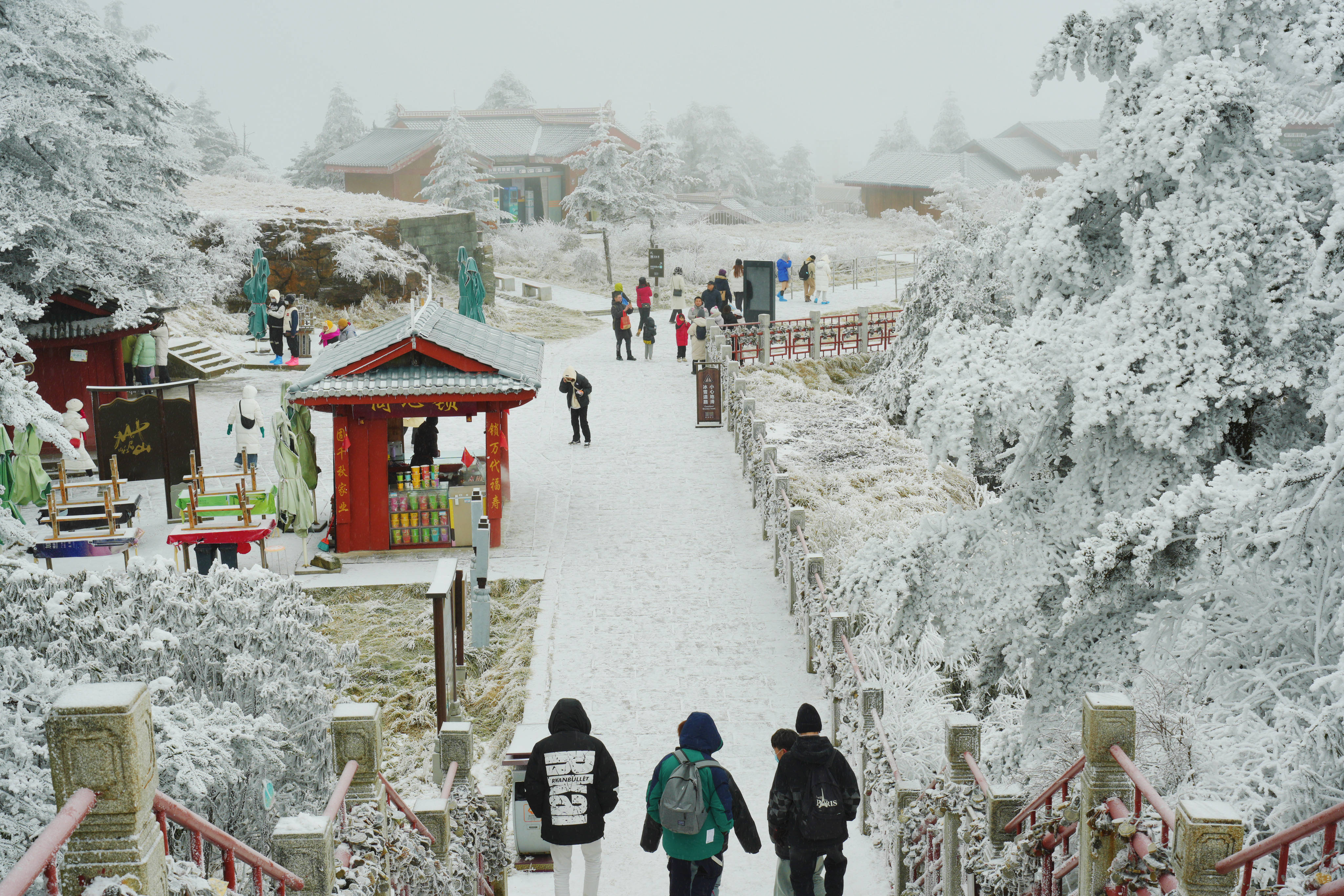 四川玩雪旅游景点图片