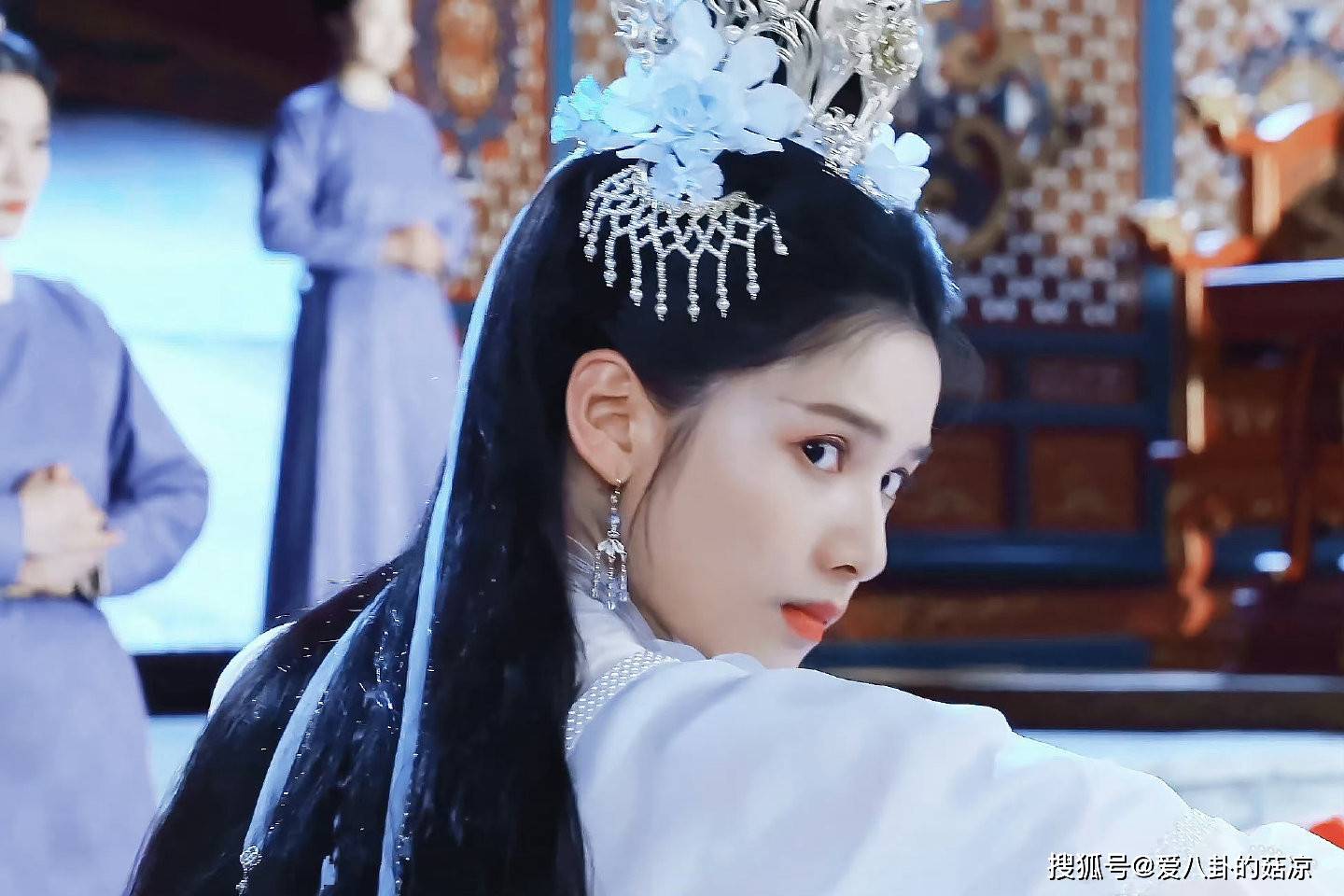 本想一直安稳一辈子的世家千金,藏拙十五年,在花家即将大夏将倾之际