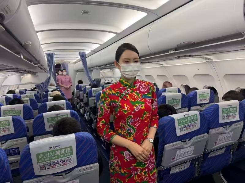 南航空姐将着冰城特色旗袍喜迎新春佳节