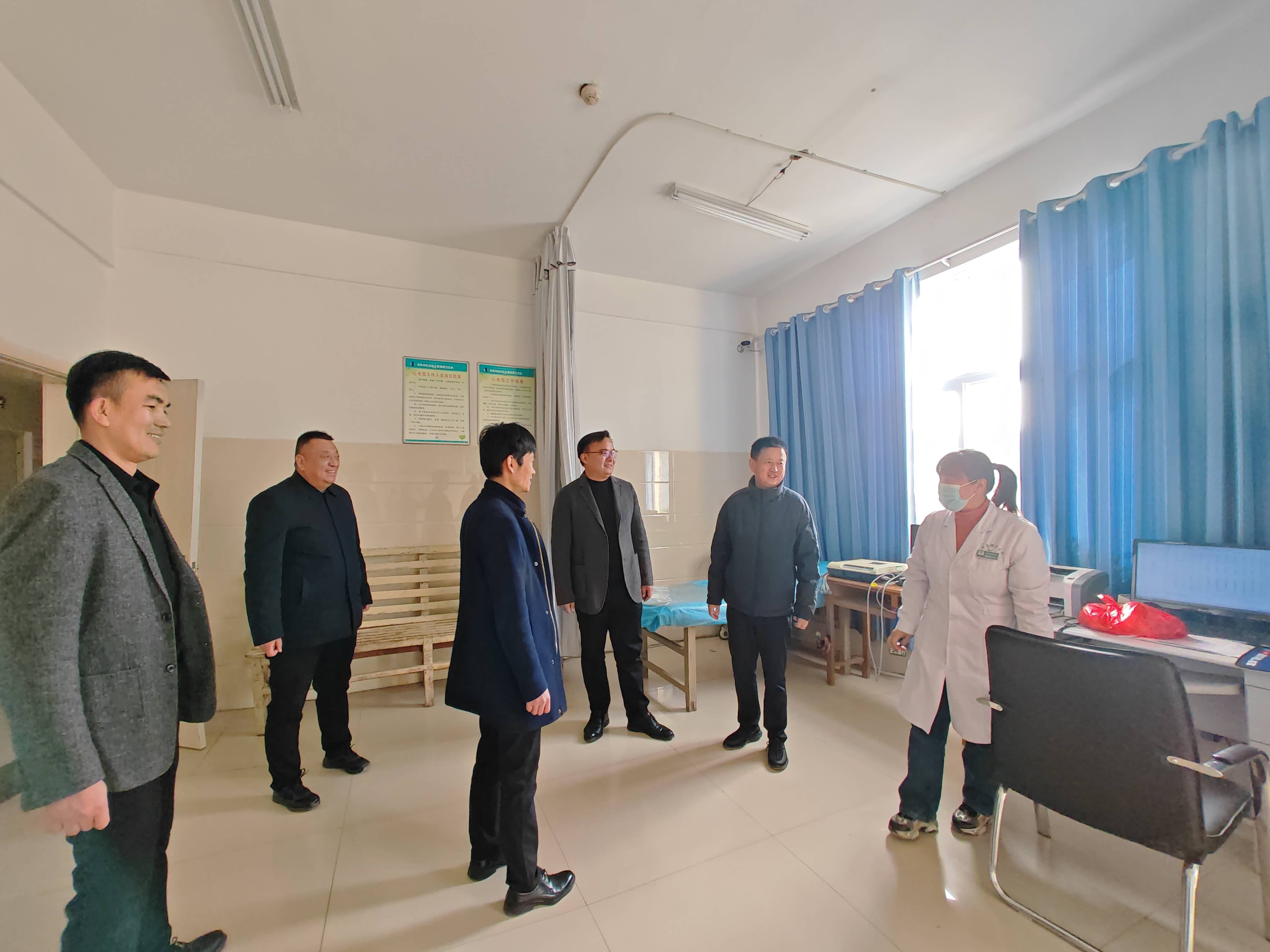 牡丹区大黄集镇卫生院领导班子春节慰问坚守一线的