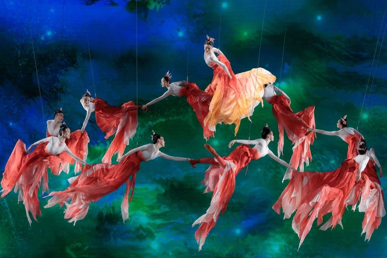 《锦鲤》一舞 华宵一带来吉祥好运和极致东方美感_舞蹈_威亚_作品