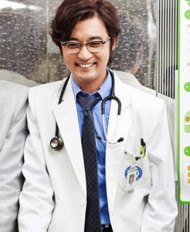 唯一中国不能黑的韩星,给汶川捐款上千万,如今穷困潦倒_明星_安在旭