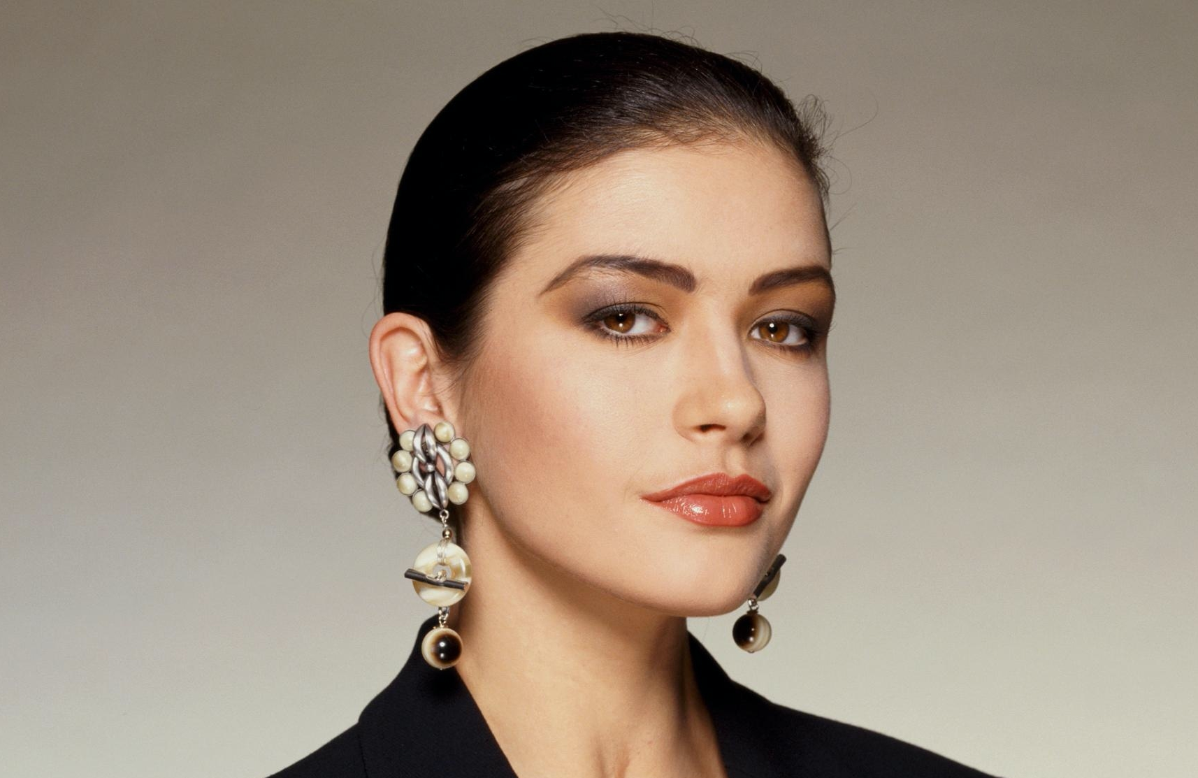 泽塔琼斯写真欣赏:欧美风情尤物,魅力难挡!_身姿_人们_演艺圈