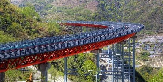 这座大桥创四个"世界第一",如同盘旋巨龙,老外赞叹:太