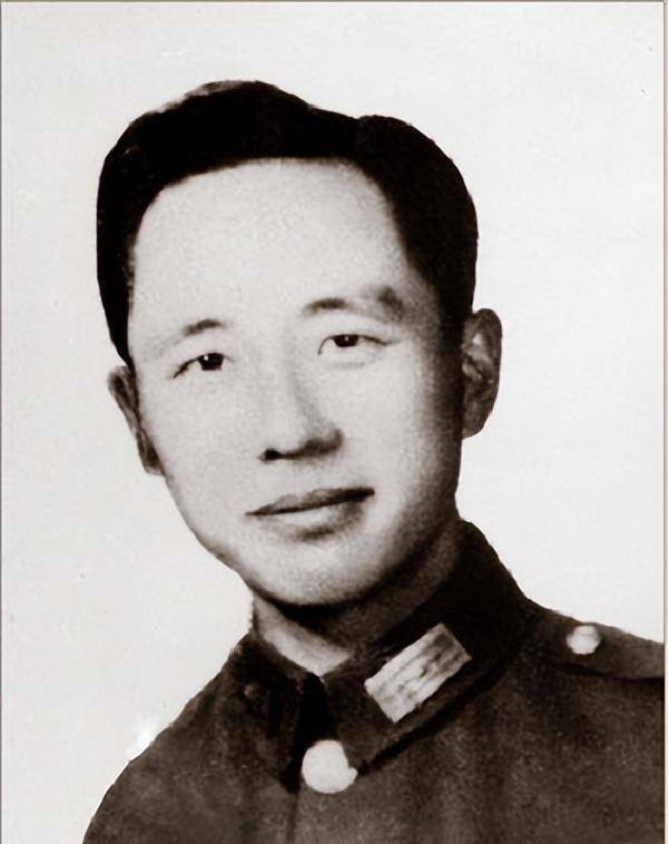 奇怪的是,赵炜抵达北平后,蒋介石却突然改变计划,前往沈阳视察.