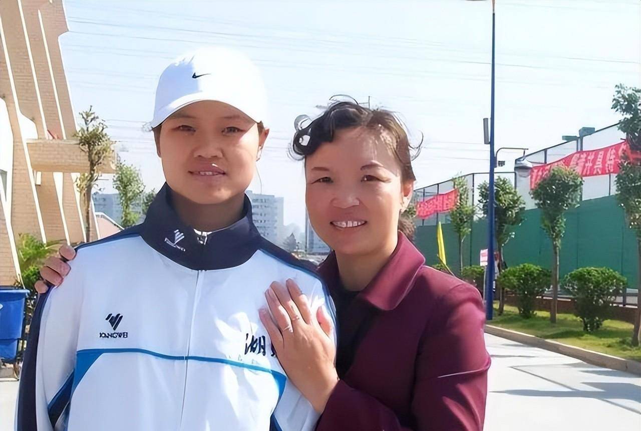 李娜:与丈夫姜山结婚16年没下过厨,从不拜访公婆,坚持不喊爸妈_父亲