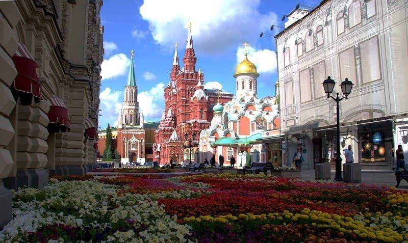 举行阅兵仪式的莫斯科红场,是世界第三大广场,俄罗斯人的骄傲_红色