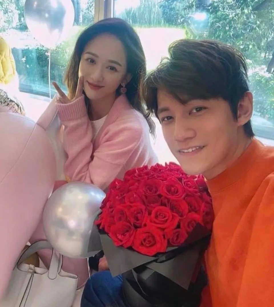 杨颖解禁后亮相引关注,黄晓明剧组过年忙,两人缘尽成?