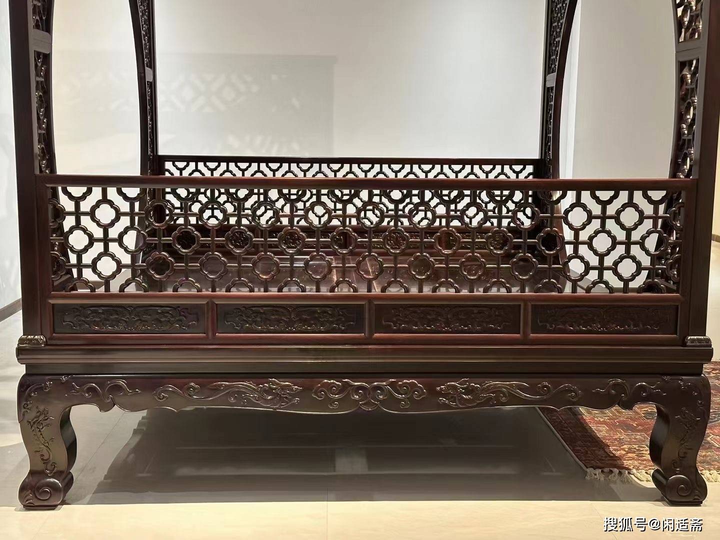 明式经典家具,小叶紫檀,灯笼锦月洞门架子床