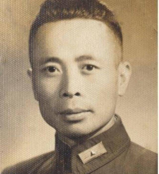 轮船逃往宝岛,1961年在宝岛因病去世,死后被蒋介石追赠为陆军二级上将