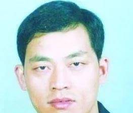 此悍匪从小练得一手好枪法,可惜走上歧途,为抓捕他