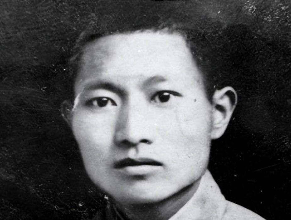 八路军将领重伤被围,开枪自杀失败,伪军拿他一只鞋却