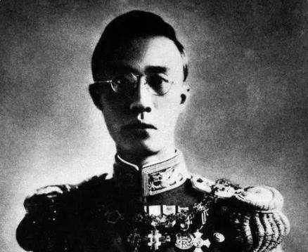 溥仪晚年再游故宫时悄悄对花瓶说了一句话,吓得一旁不