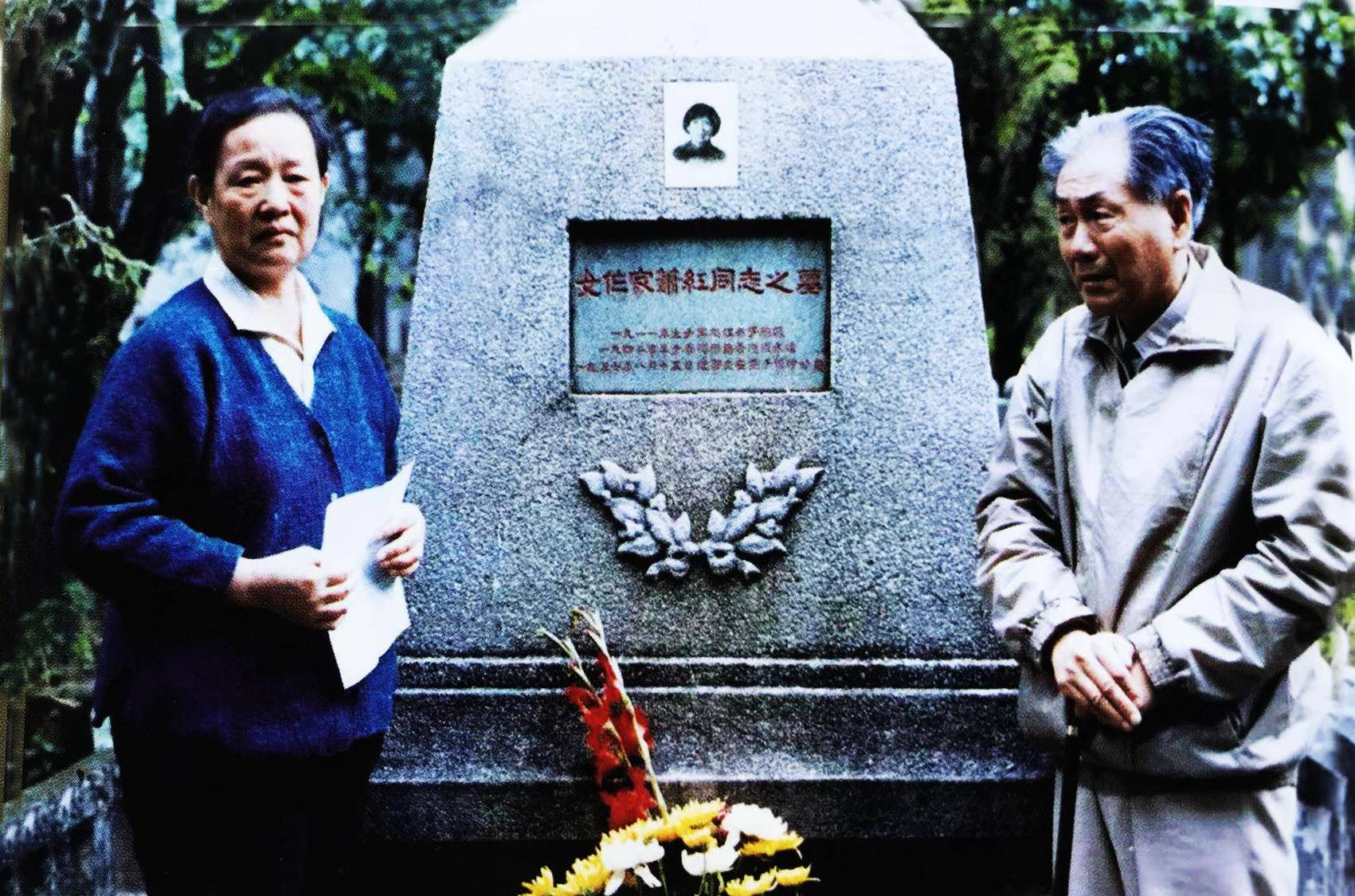 端木蕻良第二任妻子,外表柔弱,内心刚强,默默奉献,无怨无悔_钟耀群