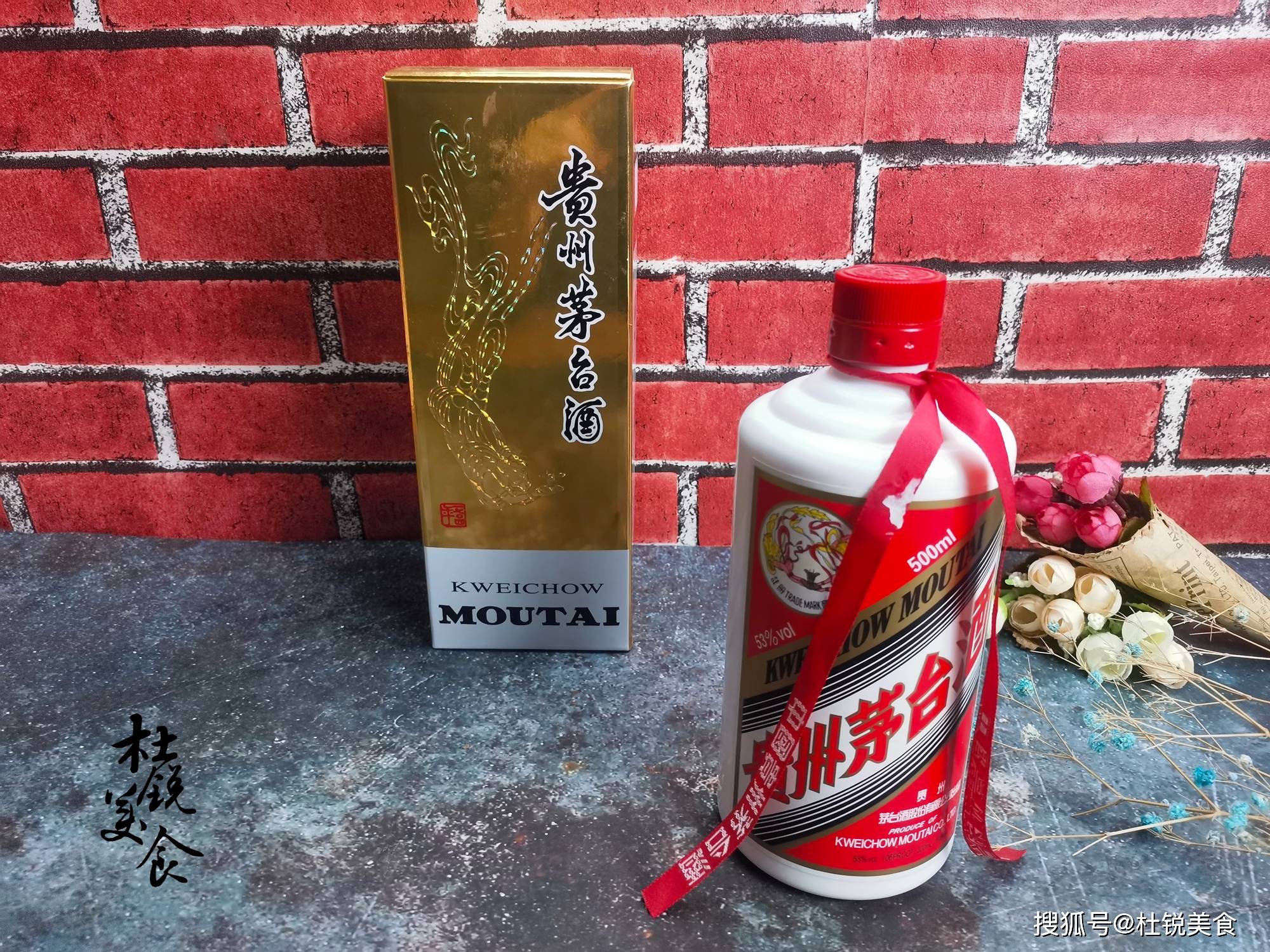 除了普通的飞天与五星"铁盖茅台"之外,同时期还有更高档次的"珍品