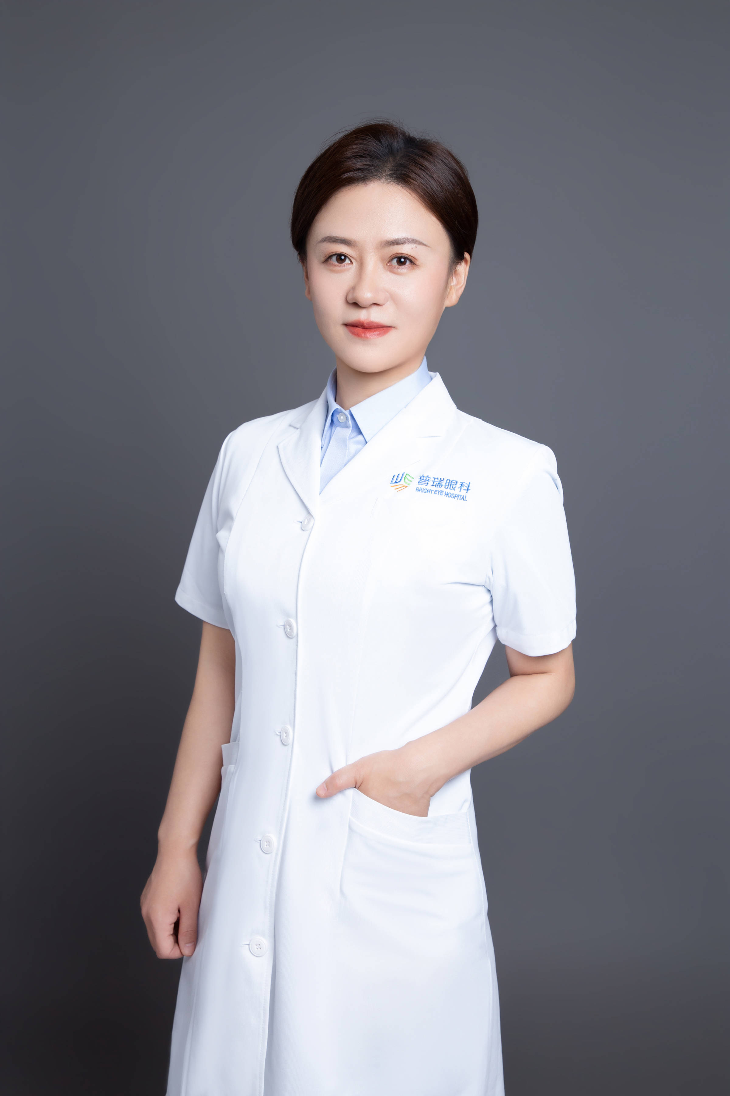 67外出时,可以戴上太阳镜或护目镜,防止强光以及风沙入眼;67患者