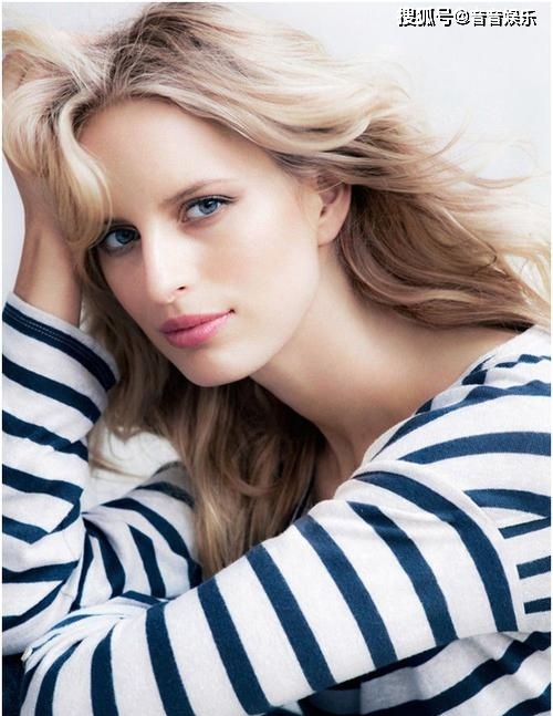 维密超模卡罗莱娜科库娃的迷人风采!_成为了_光芒_身材